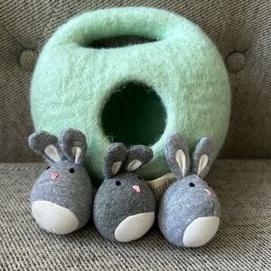 Lovevery Bunnies In A Felt Burrow Babbler Kit 13-15 Months